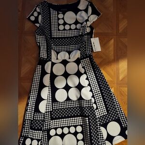 Enfocus Studio Dress Black White Size 4 Fit and Flare Cap Sleeves Circle…